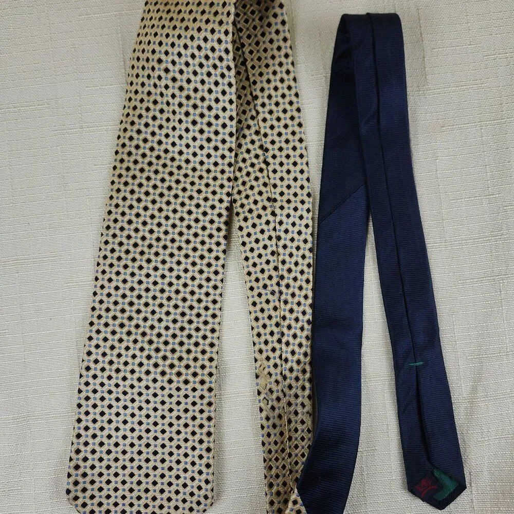 Vintage Tommy Hilfiger 100% Silk Necktie, Navy & Blue Diamond on Gold Background